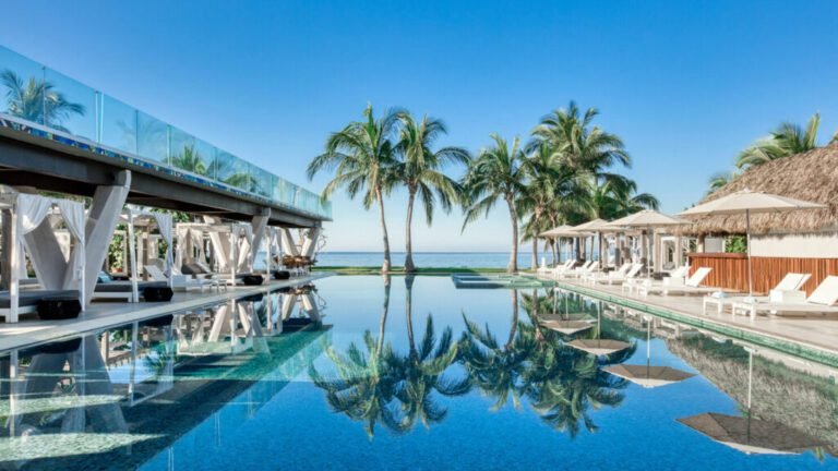 WH_PVRWH_W_Punta_Mita_WET_Deck_Pool_1920x1080-1024x576